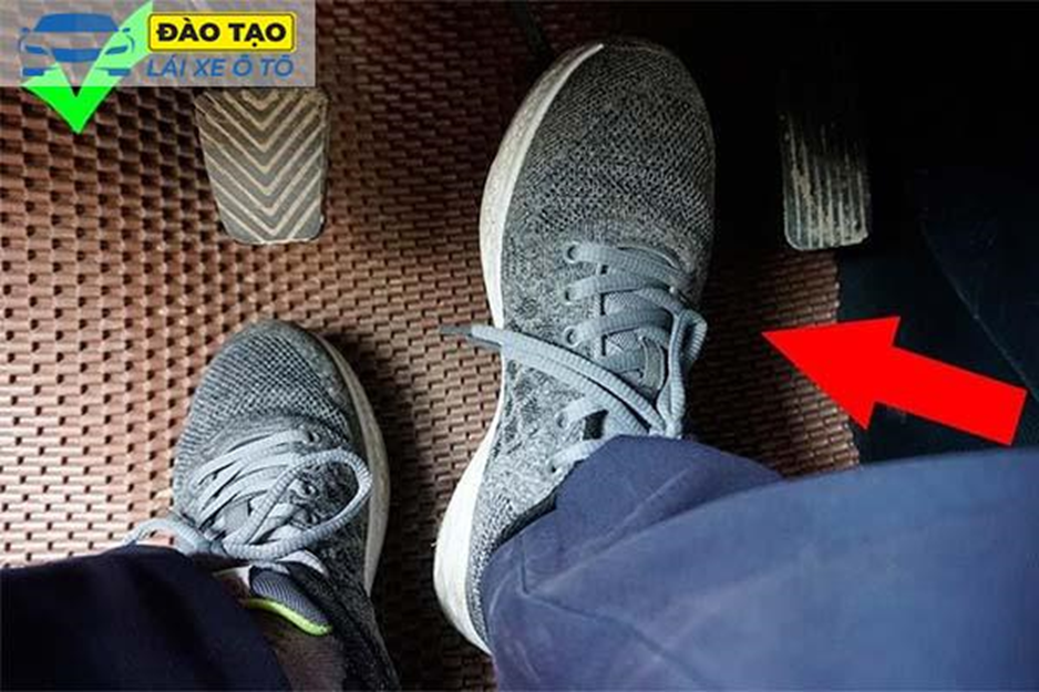 2. Bộ ly hợp (côn) và nguyên tắc hoạt động- học lái xe ôtô số sàn